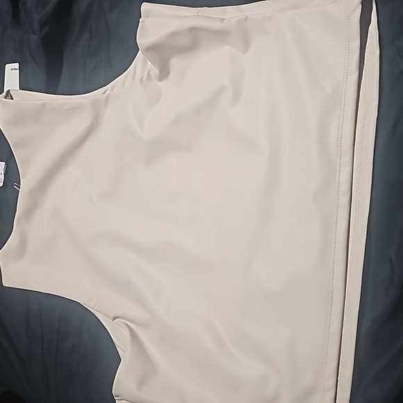 Top - Picture 2 of 3